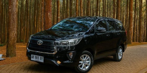 Sewa Mobil Innova Reborn Yogyakarta